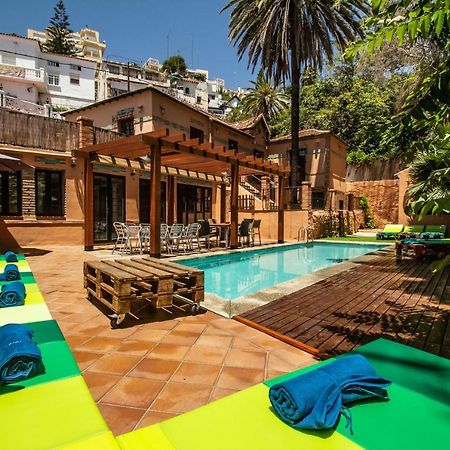 Villa Regionalista 1919: Seaside Retreat with Heated Pool Malaga Exterior photo
