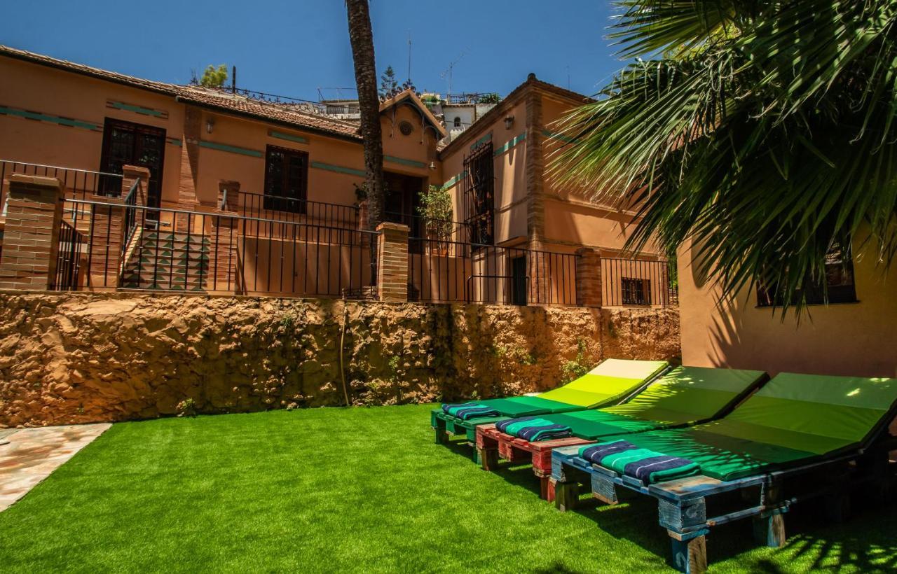 Villa Regionalista 1919: Seaside Retreat with Heated Pool Malaga Exterior photo