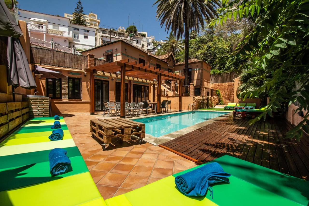Villa Regionalista 1919: Seaside Retreat with Heated Pool Malaga Exterior photo
