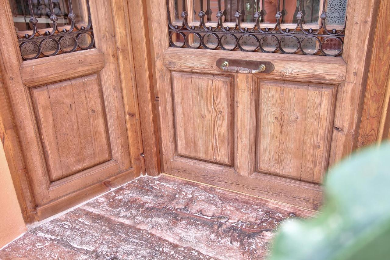 Villa Regionalista 1919: Seaside Retreat with Heated Pool Malaga Exterior photo