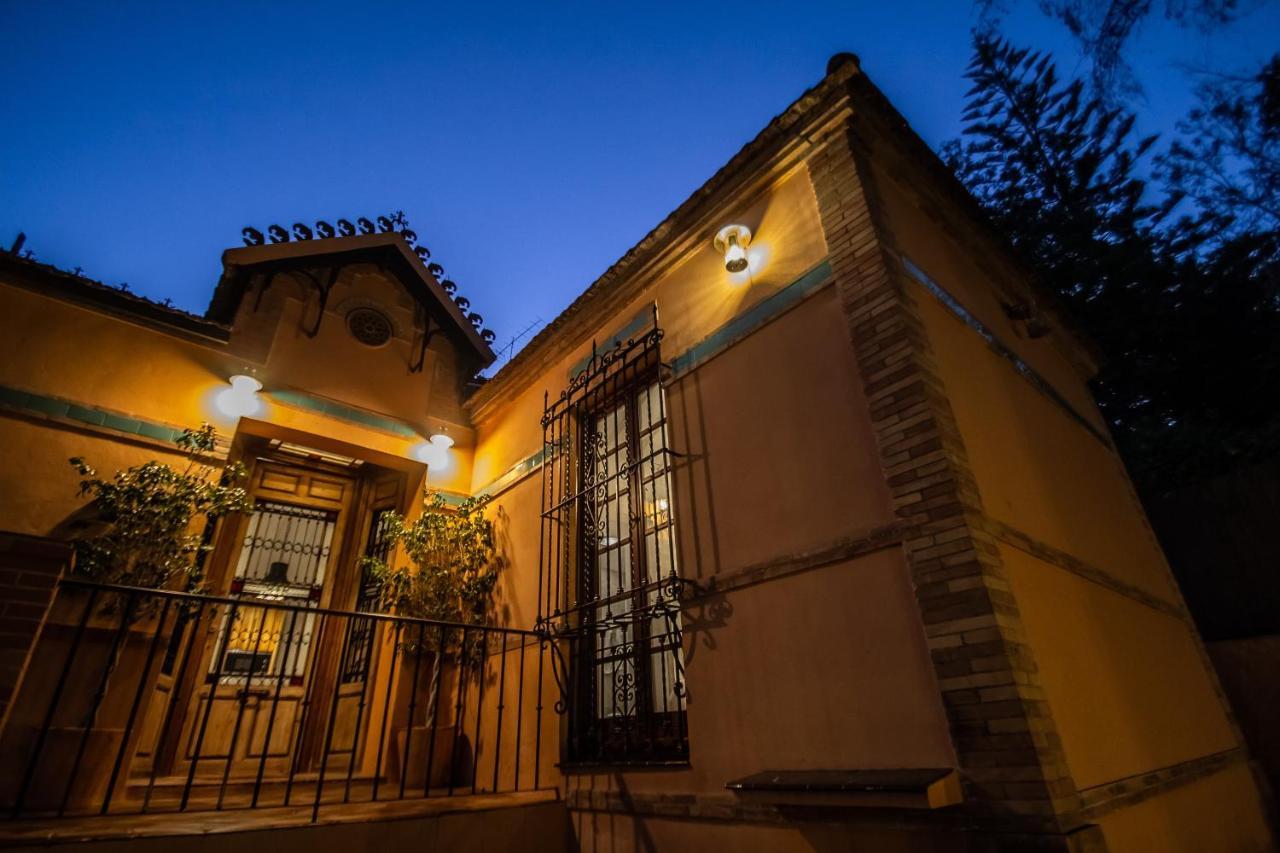 Villa Regionalista 1919: Seaside Retreat with Heated Pool Malaga Exterior photo