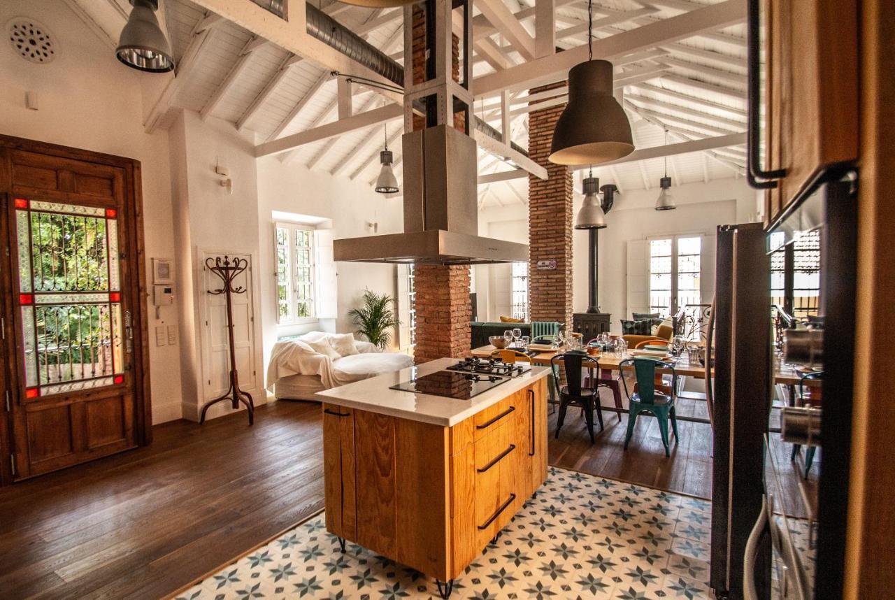 Villa Regionalista 1919: Seaside Retreat with Heated Pool Malaga Exterior photo