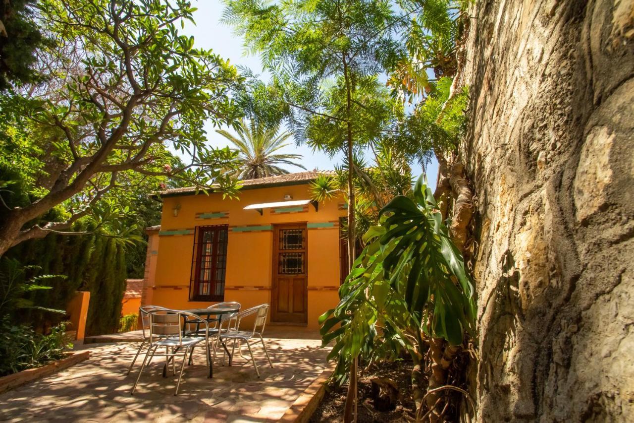 Villa Regionalista 1919: Seaside Retreat with Heated Pool Malaga Exterior photo