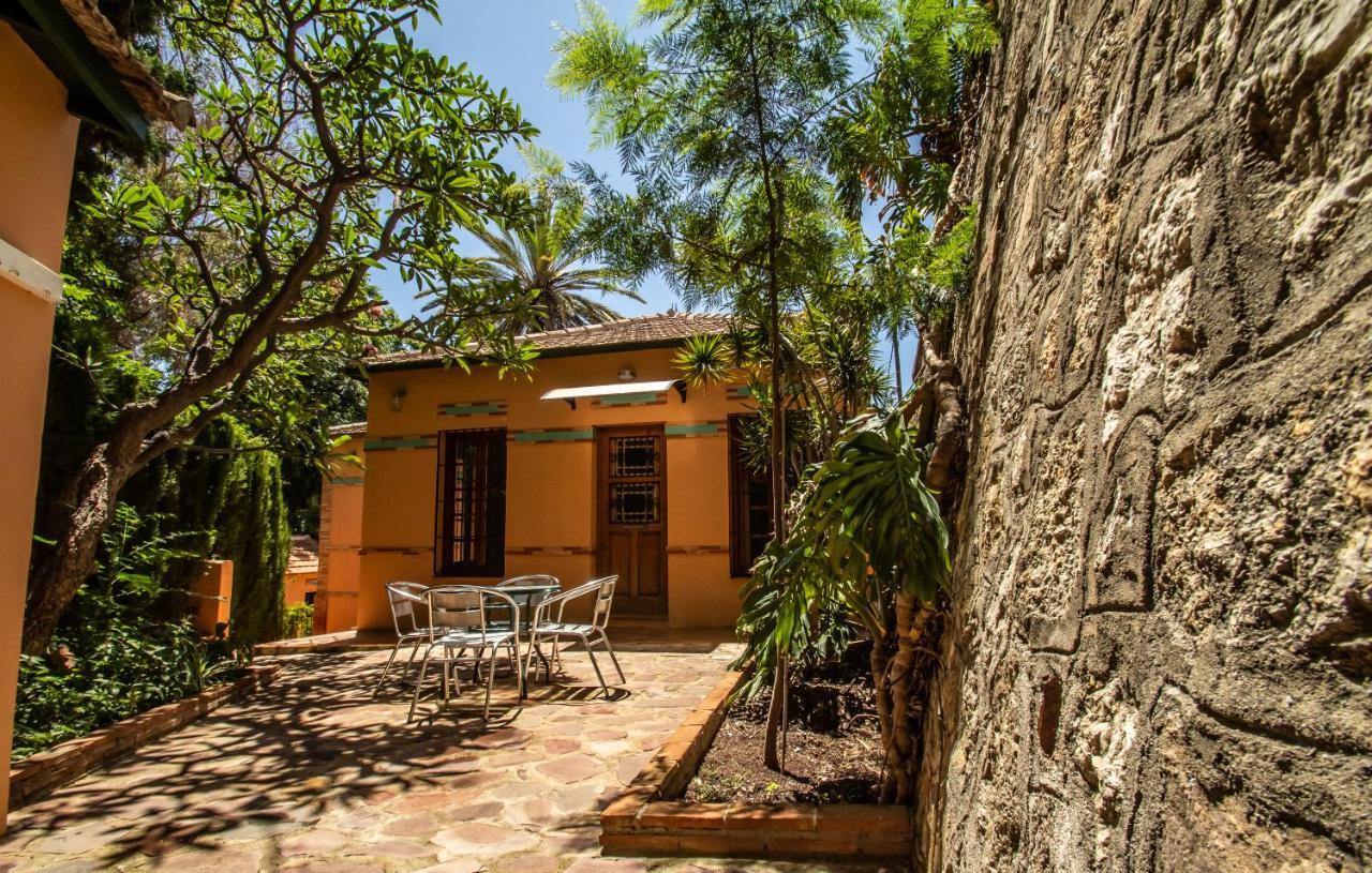 Villa Regionalista 1919: Seaside Retreat with Heated Pool Malaga Exterior photo