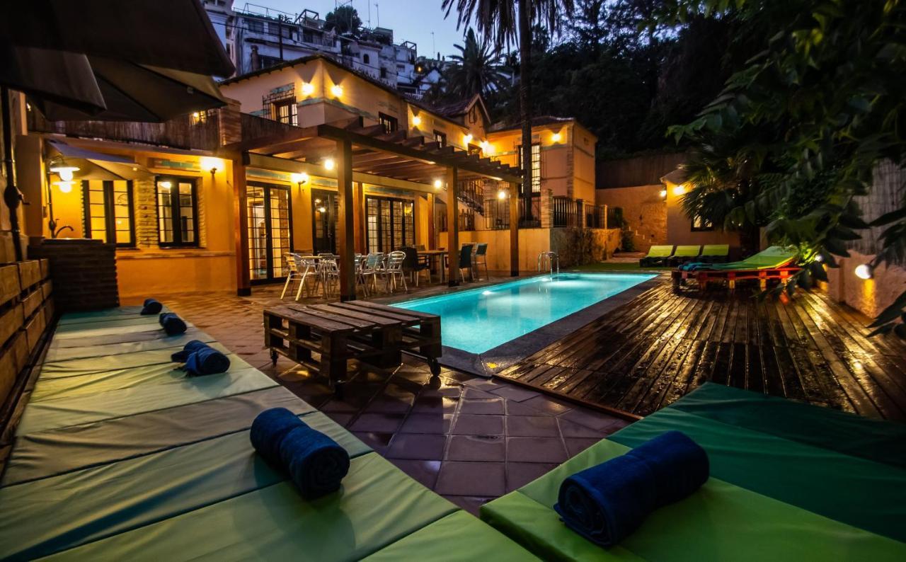 Villa Regionalista 1919: Seaside Retreat with Heated Pool Malaga Exterior photo