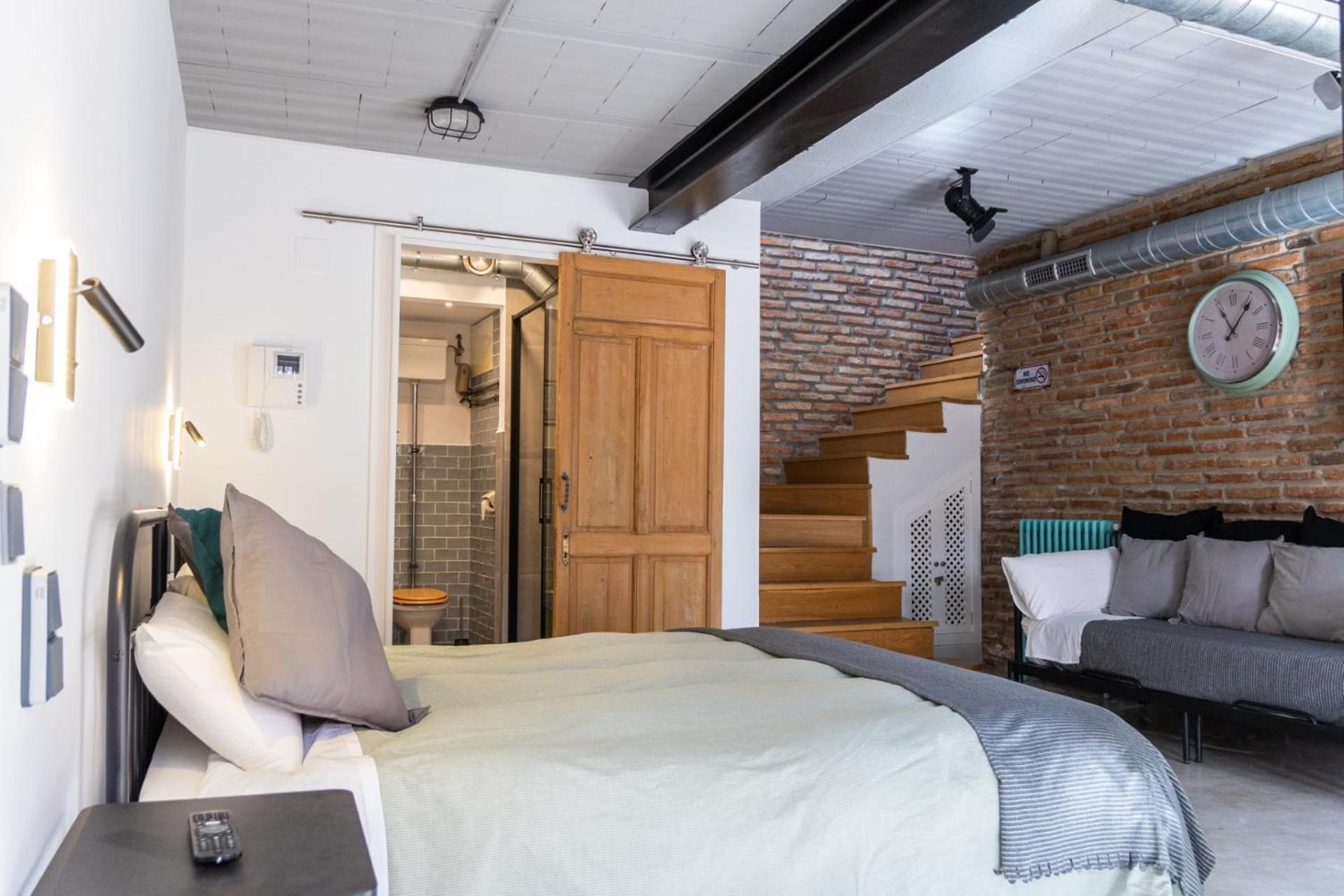 Villa Regionalista 1919: Seaside Retreat with Heated Pool Malaga Exterior photo