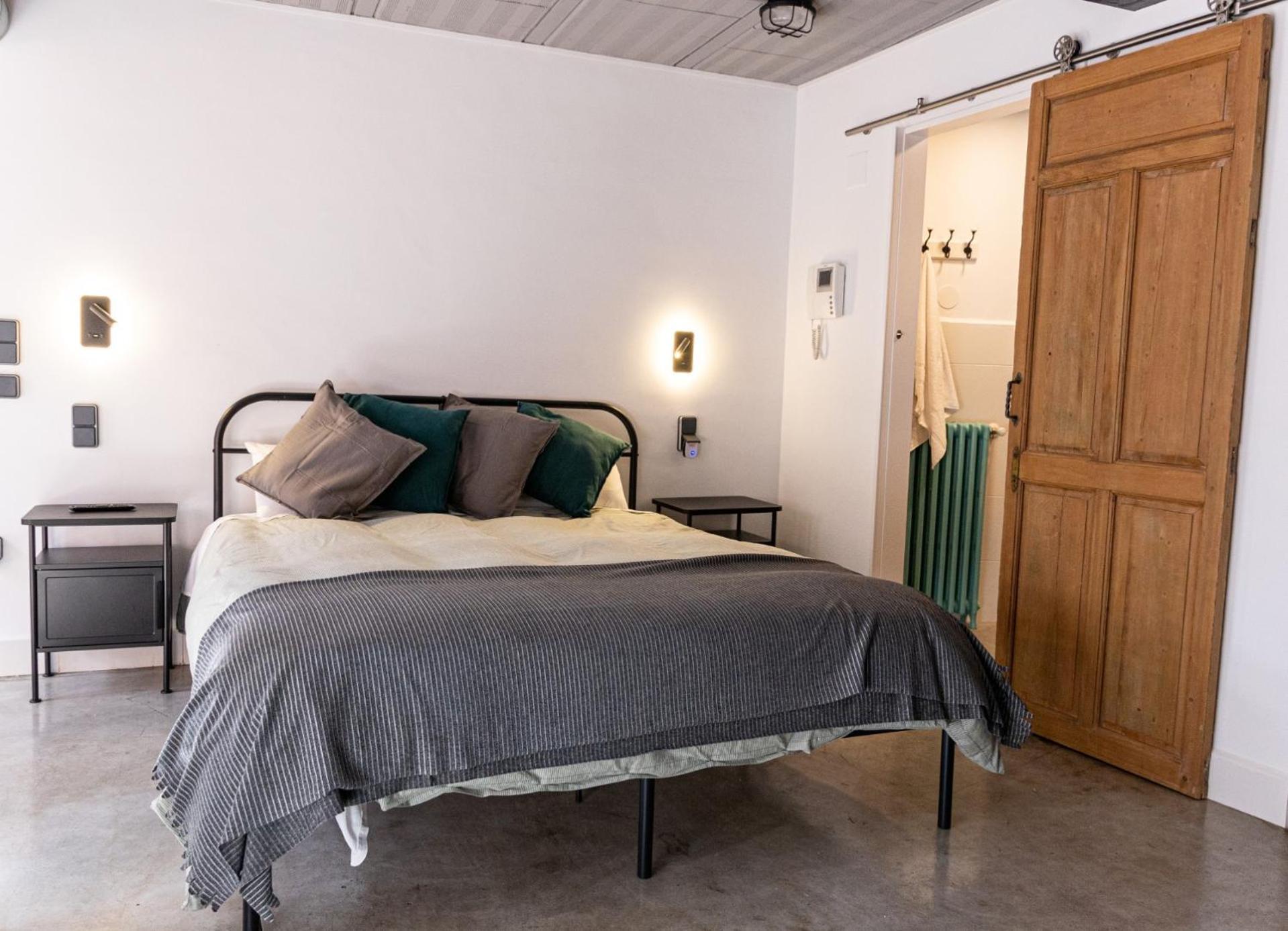 Villa Regionalista 1919: Seaside Retreat with Heated Pool Malaga Exterior photo